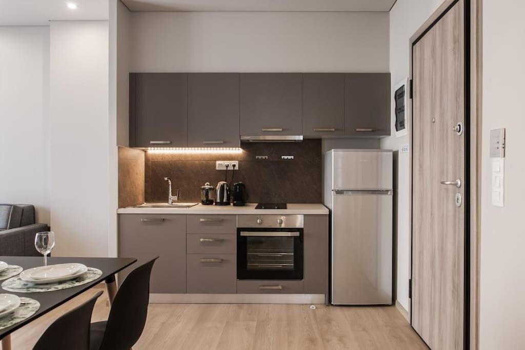 Piraeus Deluxe 2Bdr Apt - Near Metro And Port Екстериор снимка