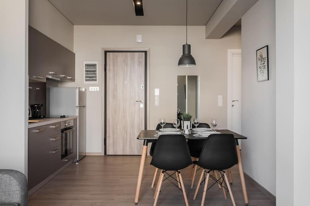 Piraeus Deluxe 2Bdr Apt - Near Metro And Port Екстериор снимка
