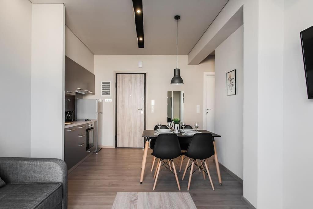 Piraeus Deluxe 2Bdr Apt - Near Metro And Port Екстериор снимка